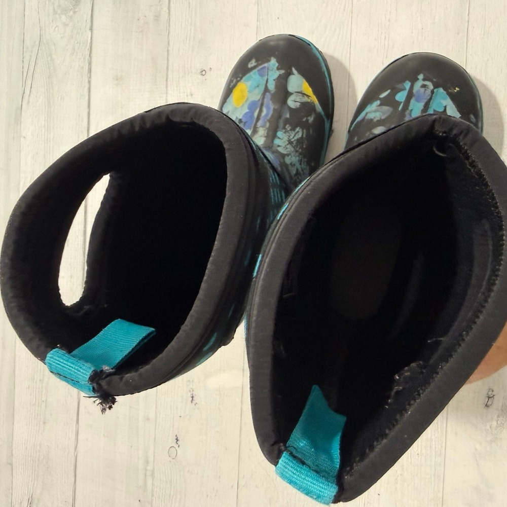 BOGS classic snow boots girls black and blue polka dot floral kids size 13 - Picture 5 of 11